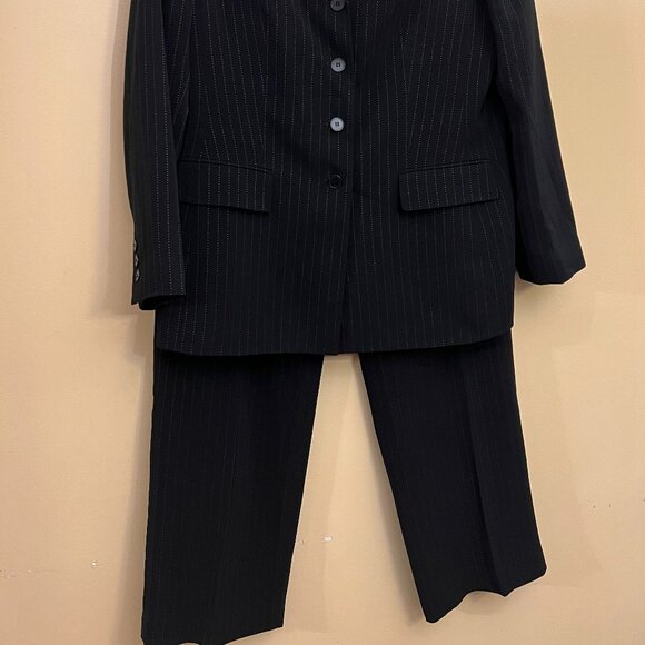Kasper woman's Pinstripe 2-piece pant suit, Black/White stripes, Size 12 - Picture 3 of 7